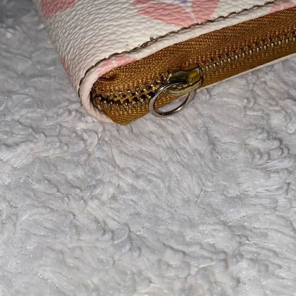 Fossil Zip Wallet - Picture 3 of 11